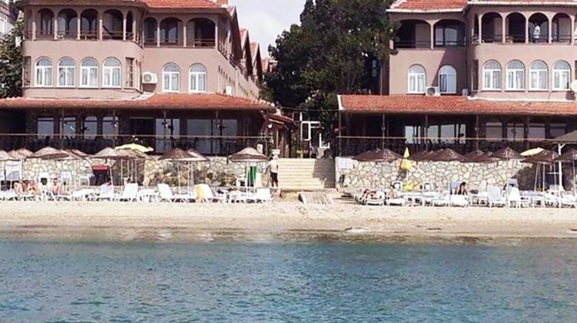 فندق للبيع في اسطنبول على البحر